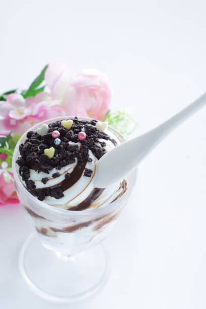 istock mint and cookie cookie with chocolate sauce ice cream 1285541034