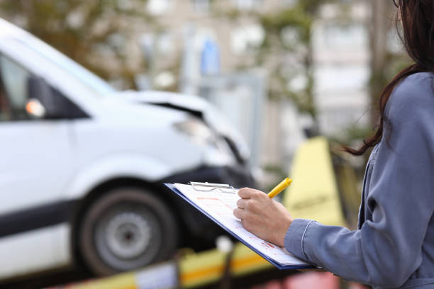 istock Insurance agent fills out paperwork after accident. 1285545617