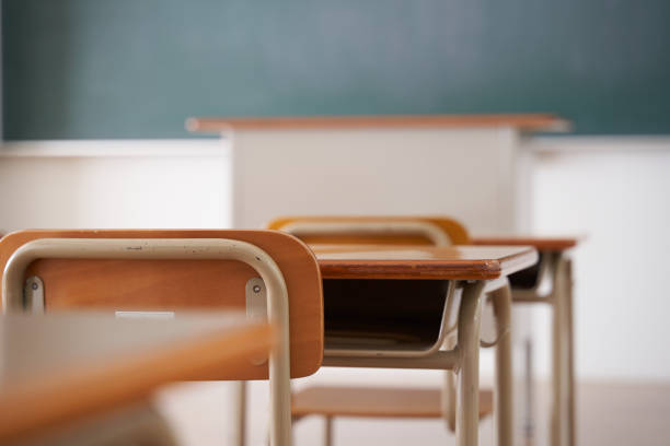 immagine di un'aula scolastica giapponese - educazione secondaria di scuola media foto e immagini stock