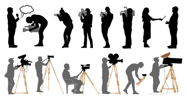 ilustrações, clipart, desenhos animados e ícones de conjunto de profissionais com câmeras de vídeo e câmeras fotográficas. as silhuetas estão separadas. ilustração vetorial. - videographer television camera journalist historic world event