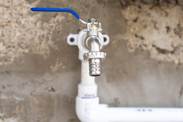 iron faucet on a propylene pipe, water supply in the garden outdoors - propylene imagens e fotografias de stock