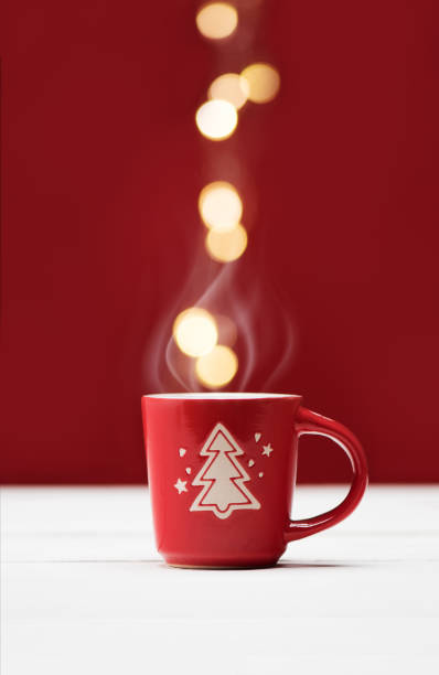 jul vinter varm dryck i en kopp. vintersemester koncept. minimal nyårsbakgrund. - julfika bildbanksfoton och bilder