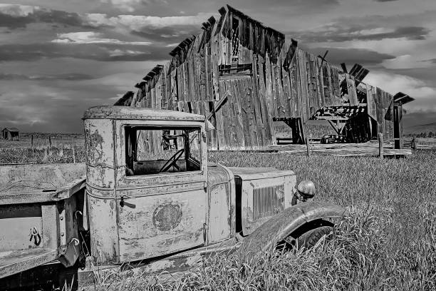 istock Farm Truck 1285655378