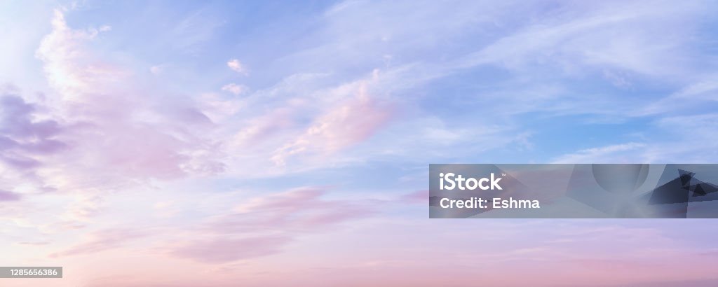 Pastel renkli romantik gökyüzü panoramik - Royalty-free Gökyüzü Stok görsel