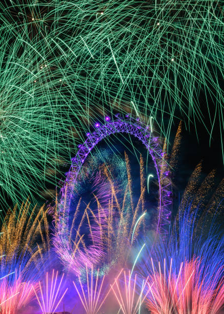 new year's fireworks london - firework display pyrotechnics london england silhouette imagens e fotografias de stock