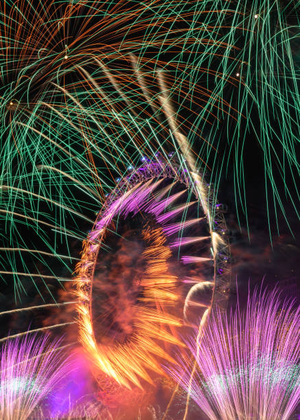 new year's fireworks london - firework display pyrotechnics london england silhouette imagens e fotografias de stock