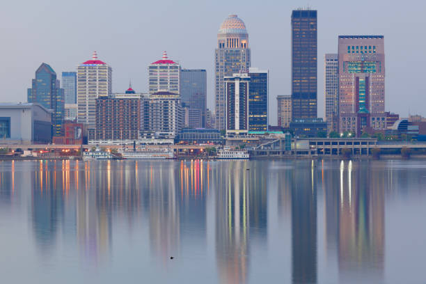 istock Louisville Skyline - Kentucky 1285696984