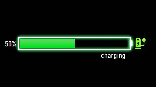 barra de progreso de carga eléctrica, indicador de batería de vehículo eléctrico o teléfono que muestra una carga creciente de la batería. el indicador de batería muestra que se llena hasta un 50% - fuel indicator fotografías e imágenes de stock