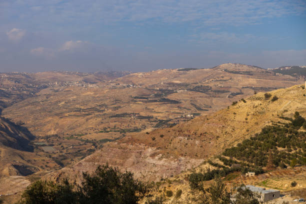 istock The wonderful jordanian desert 1285747946