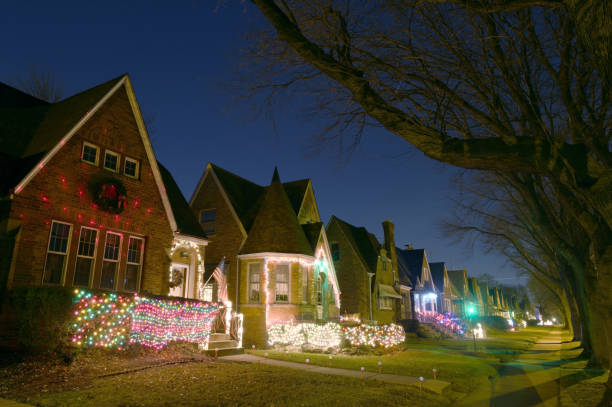 istock Freezing, snowless evening before Christmas, Chicago 1285804750