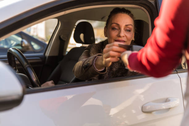 istock Woman using contactless paying for her curbside pickup 1285820301