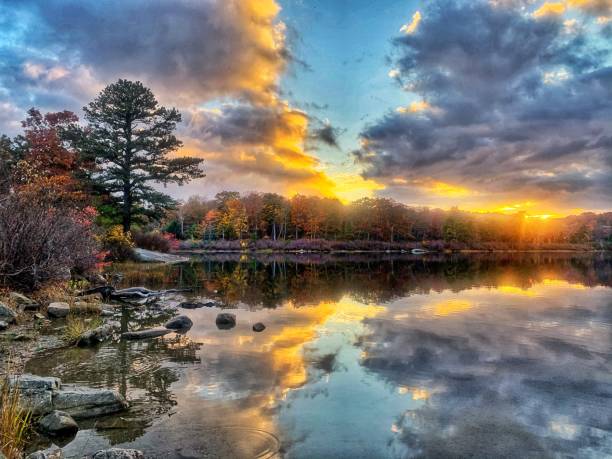 istock Lake in the Delaware Water Gap 1285822309
