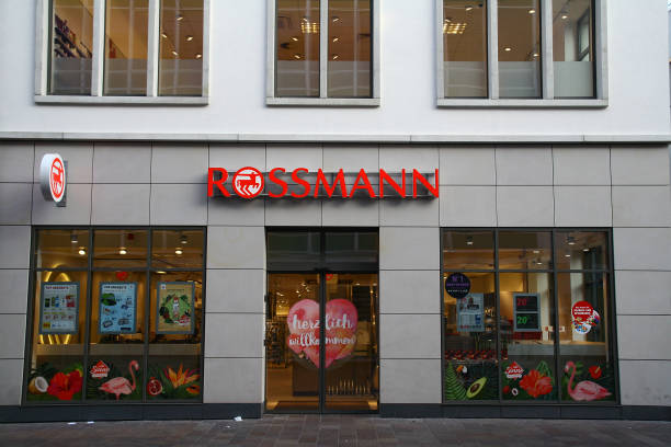 Rossmann company logo in the shopping street of Paderborn, North Rhine-Westphalia, Germany on April 17, 2018 shop of the Rossmann company in the shopping street of Paderborn, North Rhine-Westphalia, Germany on May 05, 2018Rossmann company logo in the shopping street of Paderborn, North Rhine-Westphalia, Germany on April 17, 2018 paderborn photos stock pictures, royalty-free photos & images