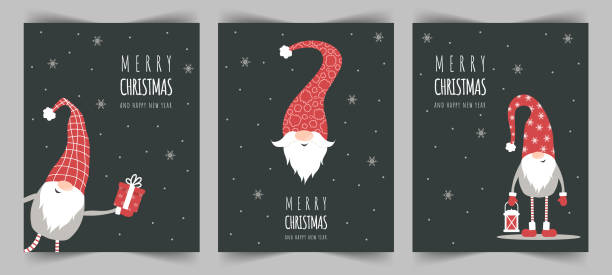saison grüße. weihnachten skandinavischen karten. nette kleine gnome in roten hüten. - zwerg stock-grafiken, -clipart, -cartoons und -symbole