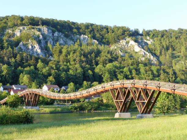 essing, ein beliebtes ausflugsziel im altmühltal, deutschland, niederbayern - essing stock-fotos und bilder