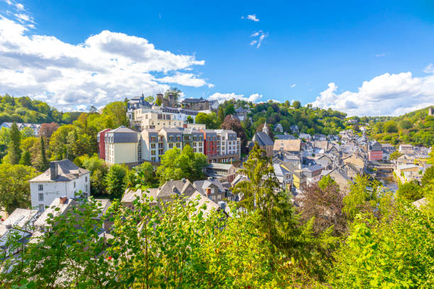 lo mejor de la aldea turística de monschau, región de eifel, alemania - eifel fotografías e imágenes de stock