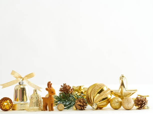 bożonarodzeniowa obramowanie złotej dekoracji na białym tle - reindeer christmas decoration gold photography zdjęcia i obrazy z banku zdjęć