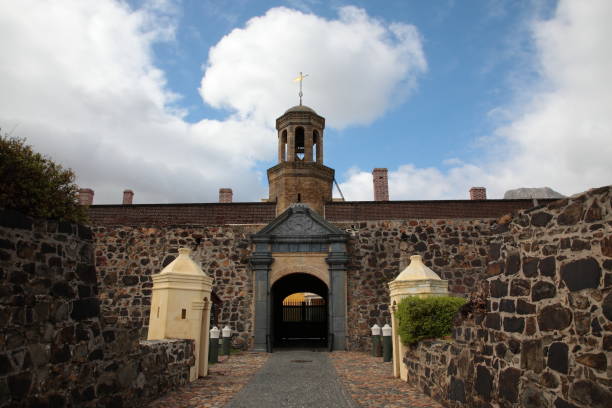 view of gateway to the castle of good hope under blue sky in cape town, south africa. - south africa africa cape of good hope cape town imagens e fotografias de stock