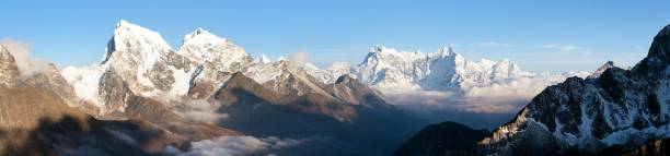 istock Kangtega, Thamserku Arakam Tse, Cholatse and Tabuche 1285934217