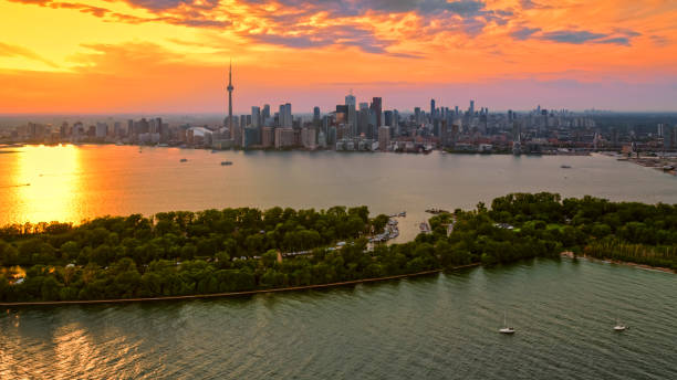 istock View of Toronto skyline and Outer Harbour 1285960026