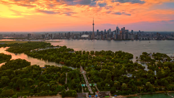 istock View of Toronto skyline and Inner Harbour 1285960072