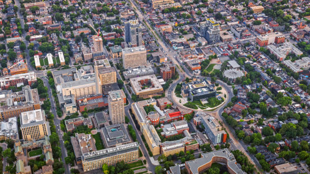 istock View of 1 Spadina Crescent building with city 1285960292