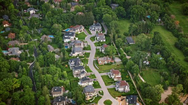 istock View of houses and tree 1285961679