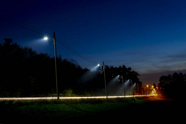 luci stradali - road marking road reflector road dividing line foto e immagini stock