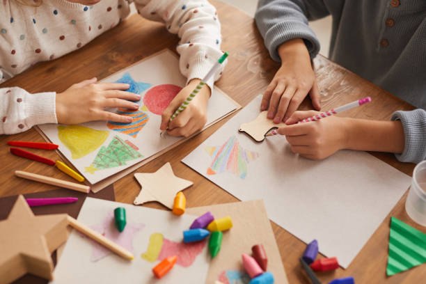 istock Kids Drawing Christmas Pictures 1285993349