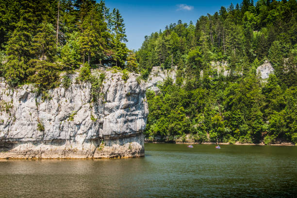 フランコ・スイス国境のドゥー渓谷 - doubs river ストックフォトと画像