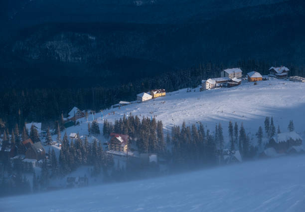 snow covered mountain slope in last evening sunlight. magnificent windy dusk on picturesque alpine resort, dragobrat, ukraine, carpathian mountains. people and signs unrecognizable. - dragobrat imagens e fotografias de stock