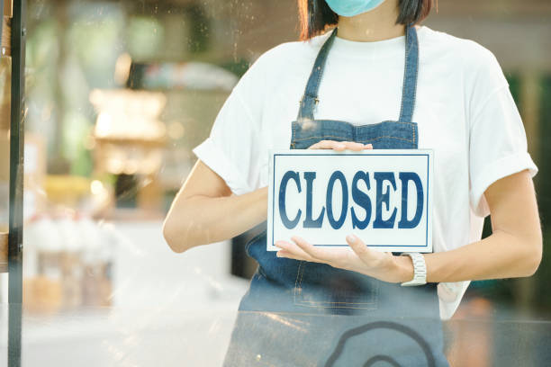 istock Barista holding closed sign 1286066717