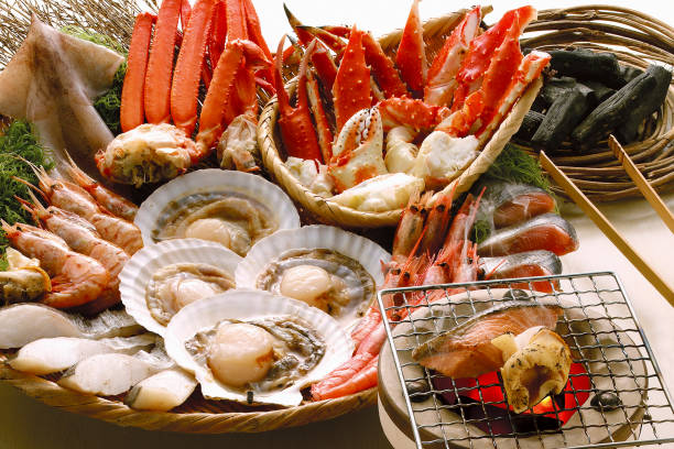 conjunto de churrasqueira de praia de frutos do mar - caranguejo real do alasca - fotografias e filmes do acervo