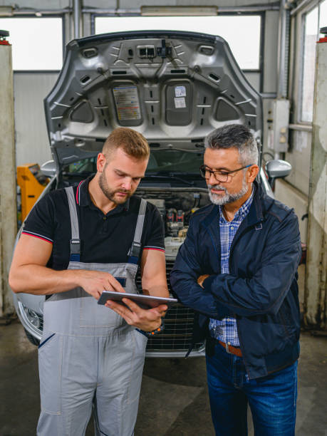 stima riparazione automatica - customer auto repair shop car mechanic foto e immagini stock