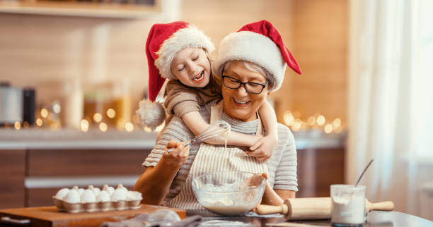 cocinar galletas navideñas - 5 month old fotografías e imágenes de stock