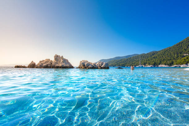 plage étonnante de milia, skopelos, grèce. - ketch photos et images de collection