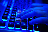 gaming-tastatur-in-blauem-neon.jpg?b=1&s=170x170&k=20&c=cKZZ-EeOkB7pPSeD3moyGFxeoAuzI4h6B2fLKSZqHPo=