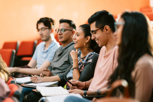 students attending a lesson in lecture hall - life teaching lifestyles ideas imagens e fotografias de stock