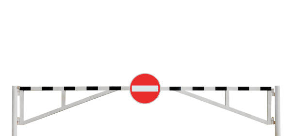 오래 된 오래 된 풍화 그런 지 장벽 보안 게이트, 블랙, 화이트, 빨간 진입 도로 표지판, 고립 된 클로즈업 - forbidden exclusion metal closed 뉴스 사진 이미지