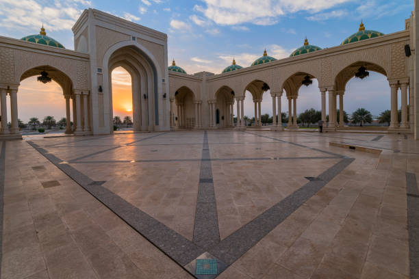 мечеть аль-зульфа, султанат оман. - oman greater masqat mosque al khuwair mosque стоковые фото и изображения