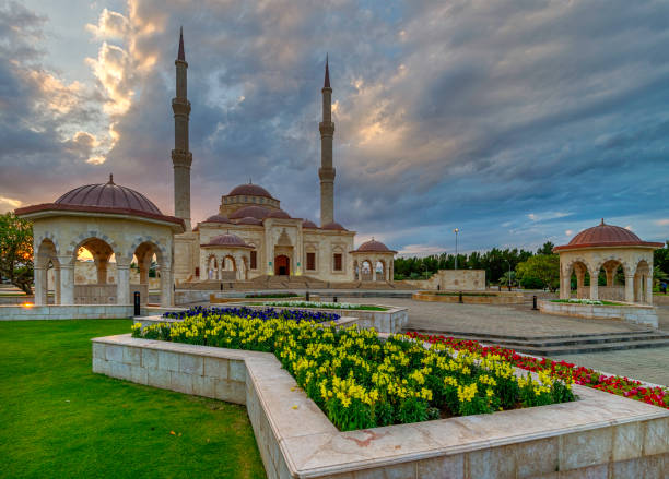 мечеть саид бин таймур, аль-хуваир, султанат оман. - oman greater masqat mosque al khuwair mosque стоковые фото и изображения