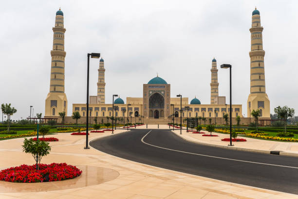 большая мечеть султана кабуа, сохар, султанат оман. - oman greater masqat mosque al khuwair mosque стоковые фото и изображения