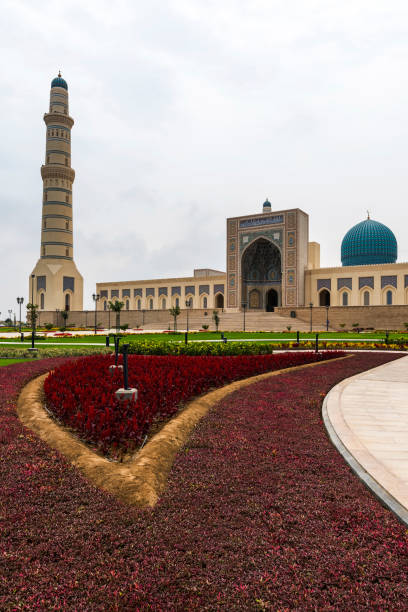 большая мечеть султана кабуа, сохар, султанат оман. - oman greater masqat mosque al khuwair mosque стоковые фото и изображения