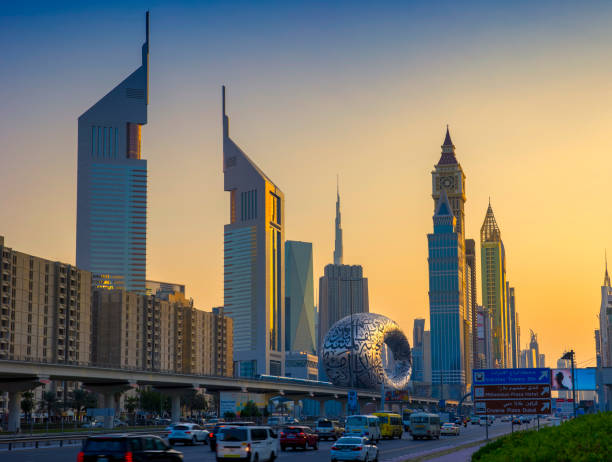 il museo del futuro dubai al tramonto. l'iconico edificio di dubai. pronto per la mostra universale 2020 con poesia araba all'esterno. - night cityscape dubai long exposure foto e immagini stock