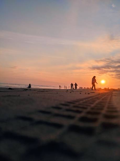 istock Car's Trail on sunset 1286304210