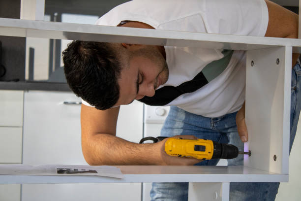 istock Frustration furniture assembly 1286325887