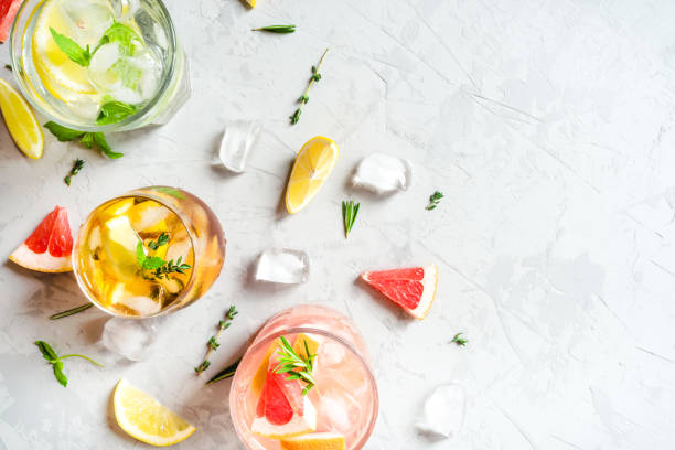 氷と夏のさわやかなドリンク。 - grapefruit citrus fruit water fruit ストックフォトと画像
