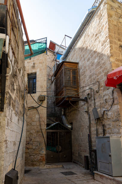 old buildings on el wad hagai street  in the old city of jerusalem in israel - ha gai imagens e fotografias de stock