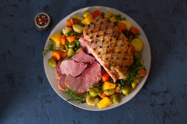 roasted sliced ham with vegetables - parsnip vegetable food winter imagens e fotografias de stock