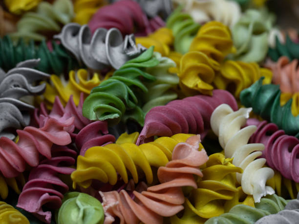 드라이 야채 푸실리 파스타 - dry pasta fusilli comfort food 뉴스 사진 이미지